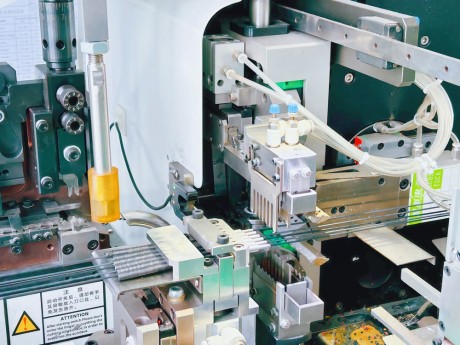 Six-wire soldering machine