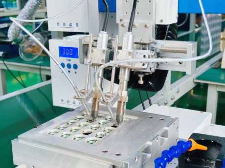 Automatic soldering machine